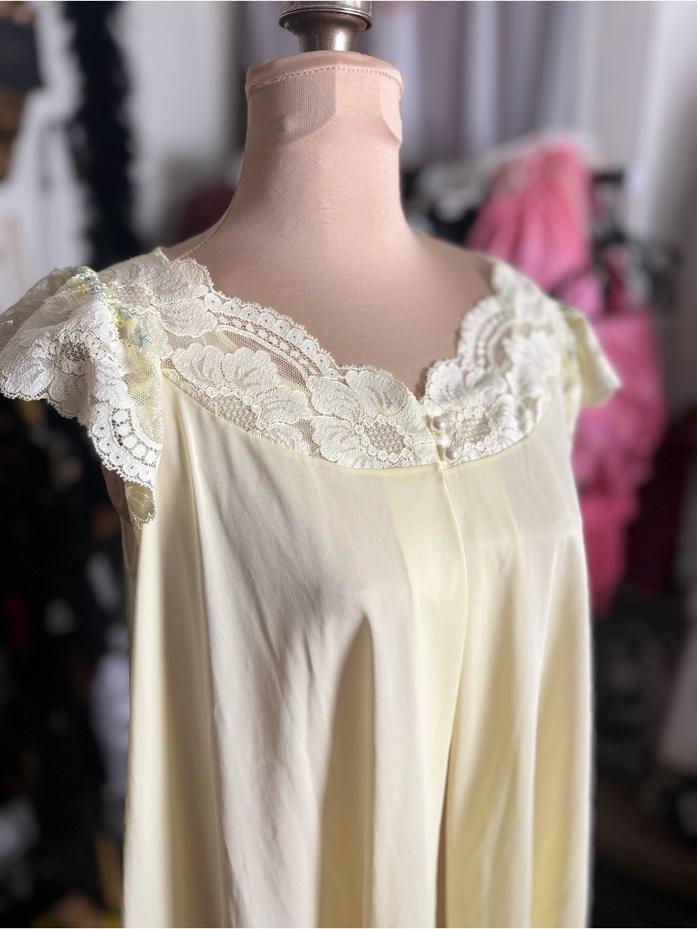 Vintage 1960’s 1970’s Pastel Yellow Babydoll Bed Jacket Robe Dressing Gown - Picture 5 of 6